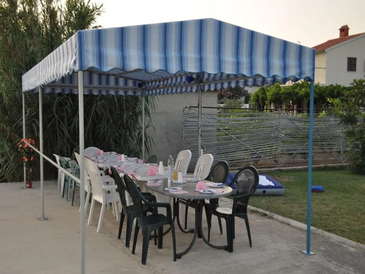 Elegant Holiday Home In Privlakaw With Garden Privlaka