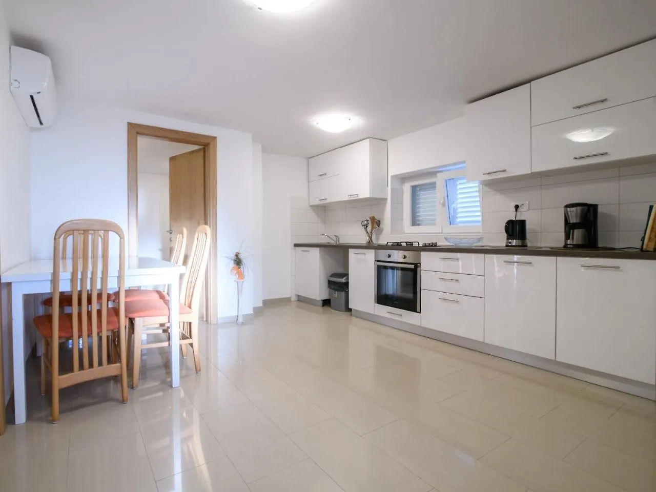 Elegant Holiday Home In Privlakaw With Garden Privlaka  0*, Privlaka (Zadar)